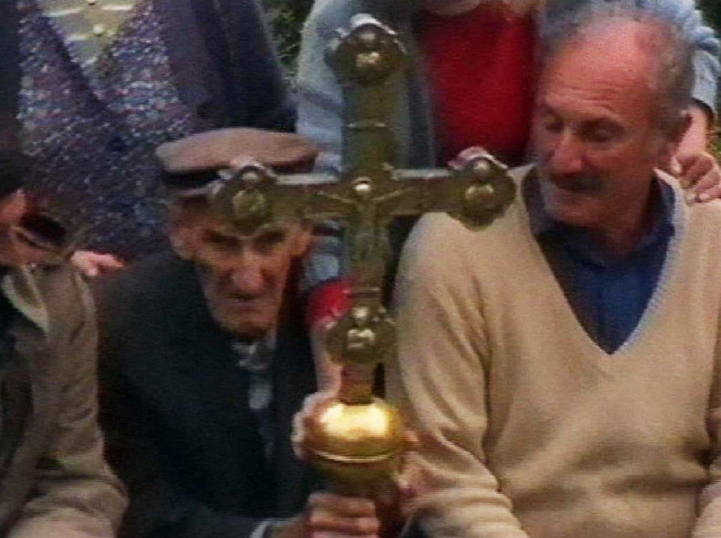 Najstariji Andrović drži Vladimirov krst