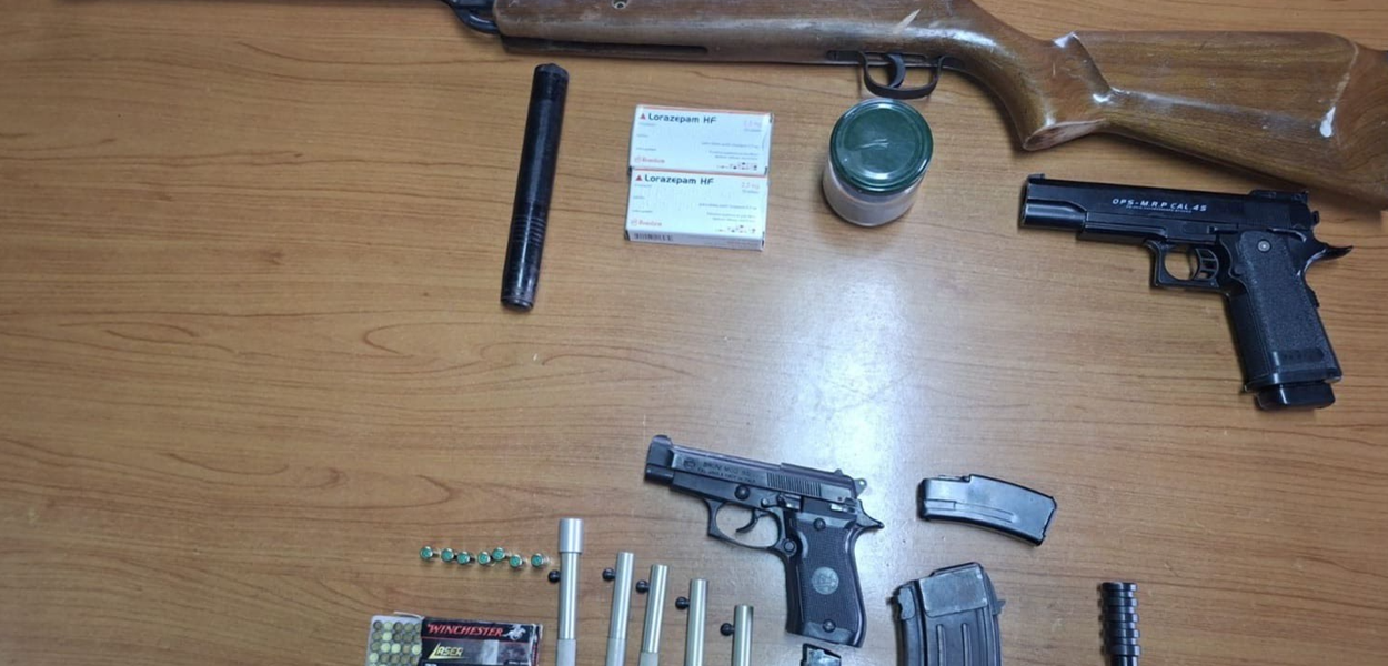 Oduzeto oružje, municija i droga (Foto: Uprava policije)