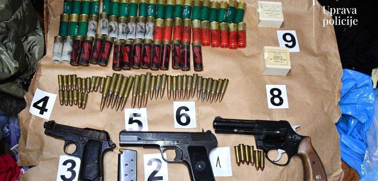 Oduzeto oružje i municija (Foto: Uprava policije)