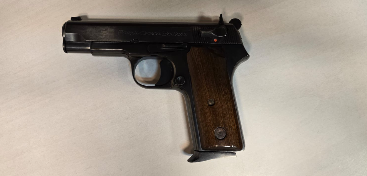 Oduzeti pištolj (Foto: Uprava policije)