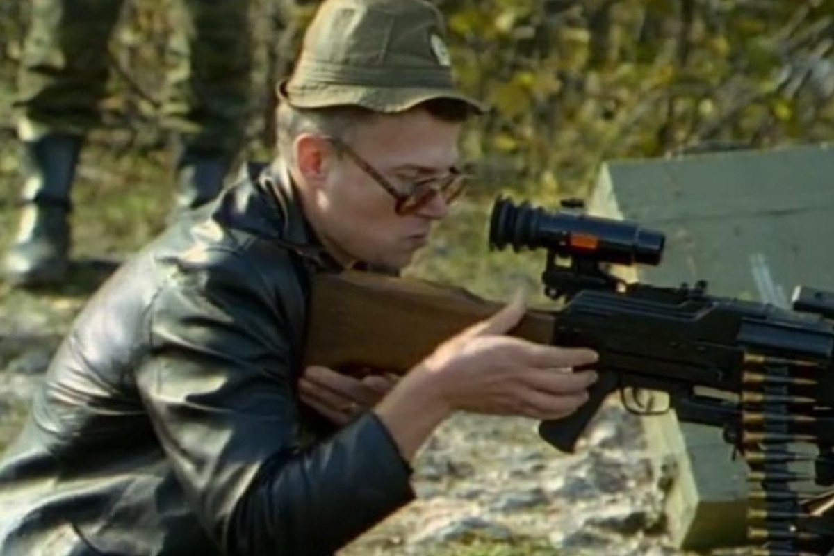 JEDINI DOKAZANI SNAJPERISTA: Eduard Limonov uz nadzor Radovana Karadžića puca po Sarajevu