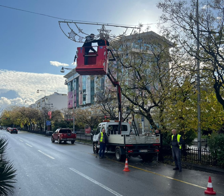 Novogodišnje ukrašavanje grada (Foto: Komunalne usluge)