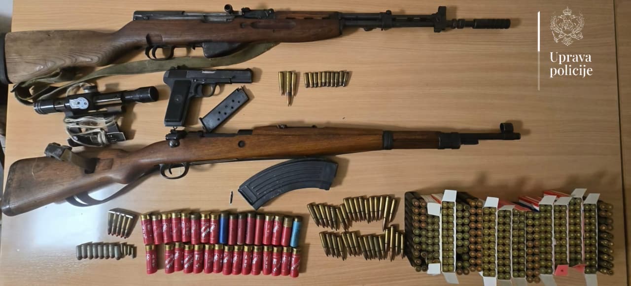 Oduzeto oružje i municija (Foto: Uprava policije)