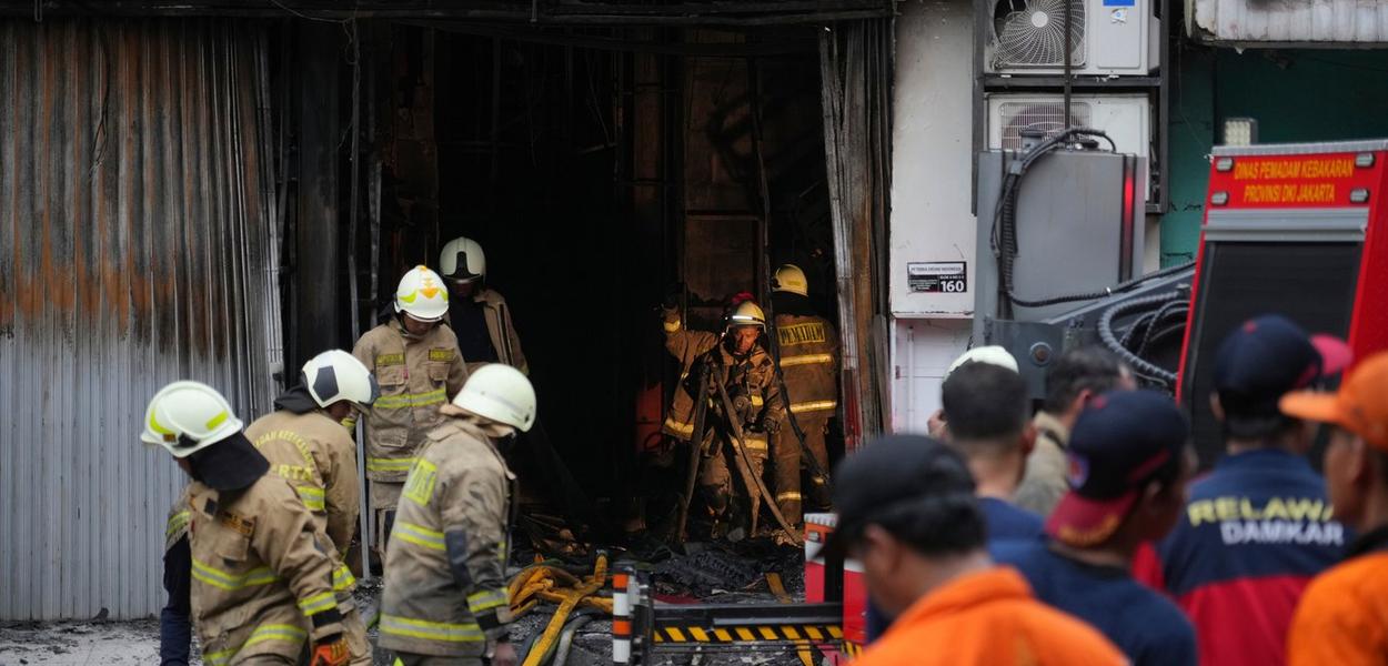 Požar u zgradi u Džakarti, 9. decembar (Foto: AP Photo/Dita Alangkara)