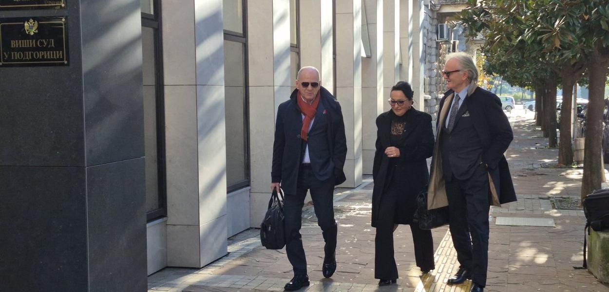 Vesna Medenica sa advokatima (Foto: Portal ETV/Marija Žižić)