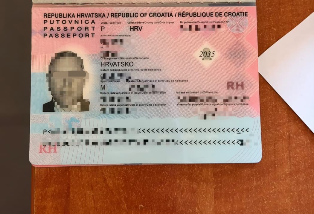Falsifikovani pasoš (Foto: Uprava policije)