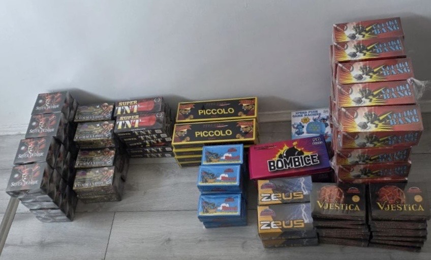 Pronađena pirotehnička sredstva (Foto: Uprava policije)