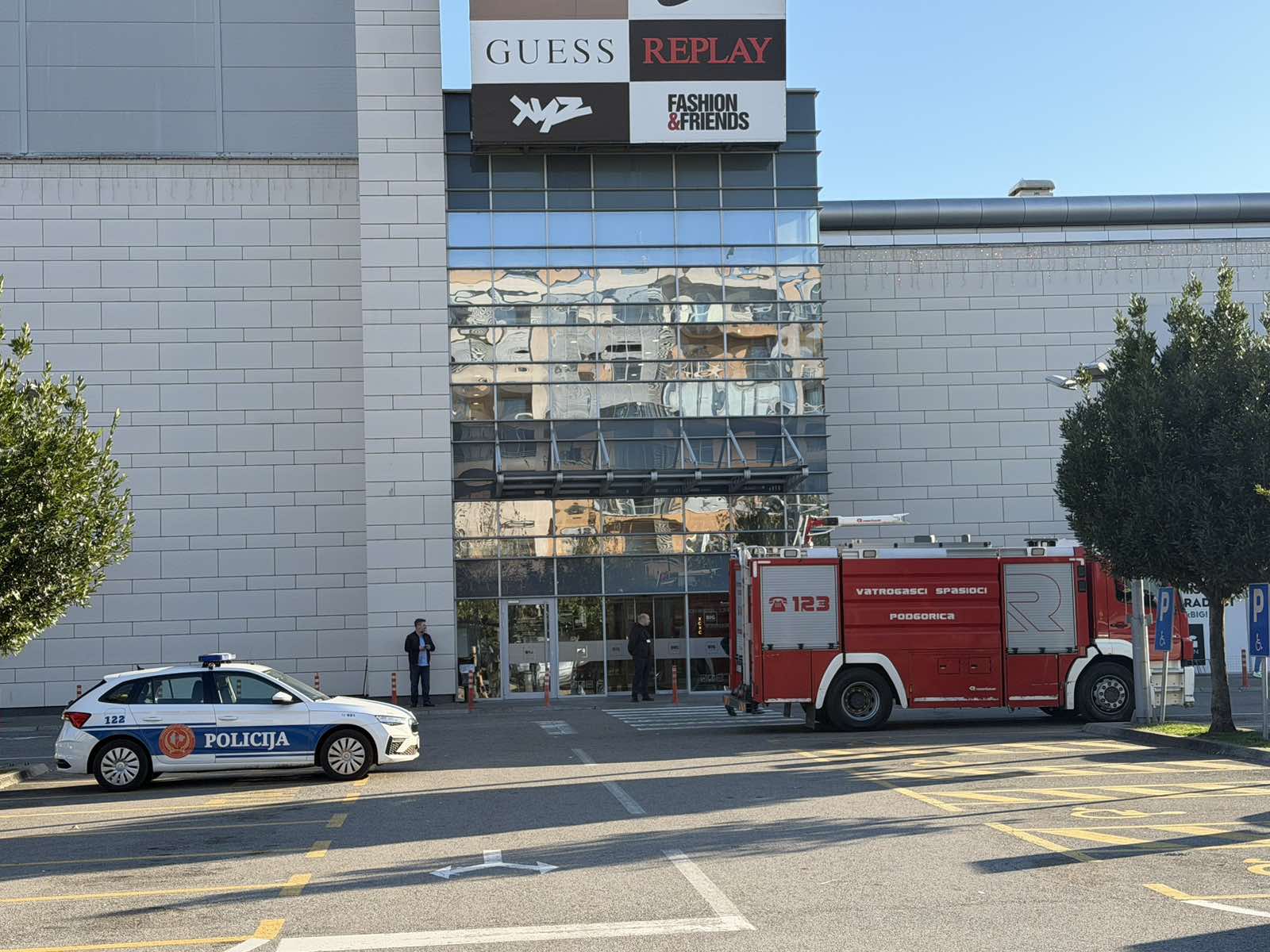 „Big Fashion“ dojava o bombi