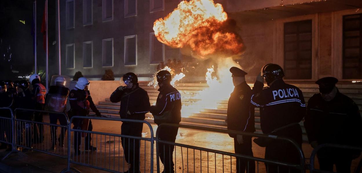 Sa protesta u Albaniji (Foto: AP Photo/Hameraldi Agolli)