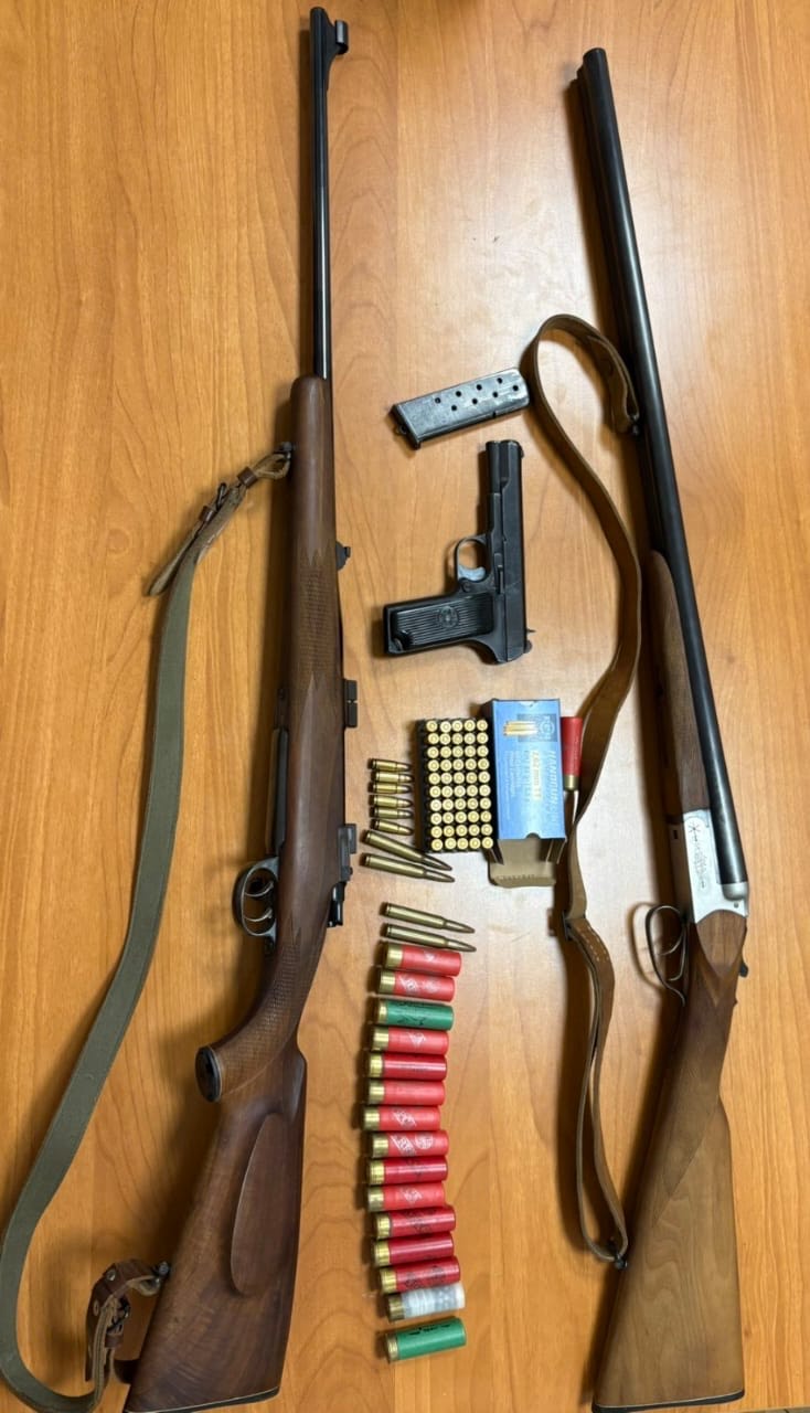 Pronađeno oružje kod Nikšićanina (Foto: Uprava policije)