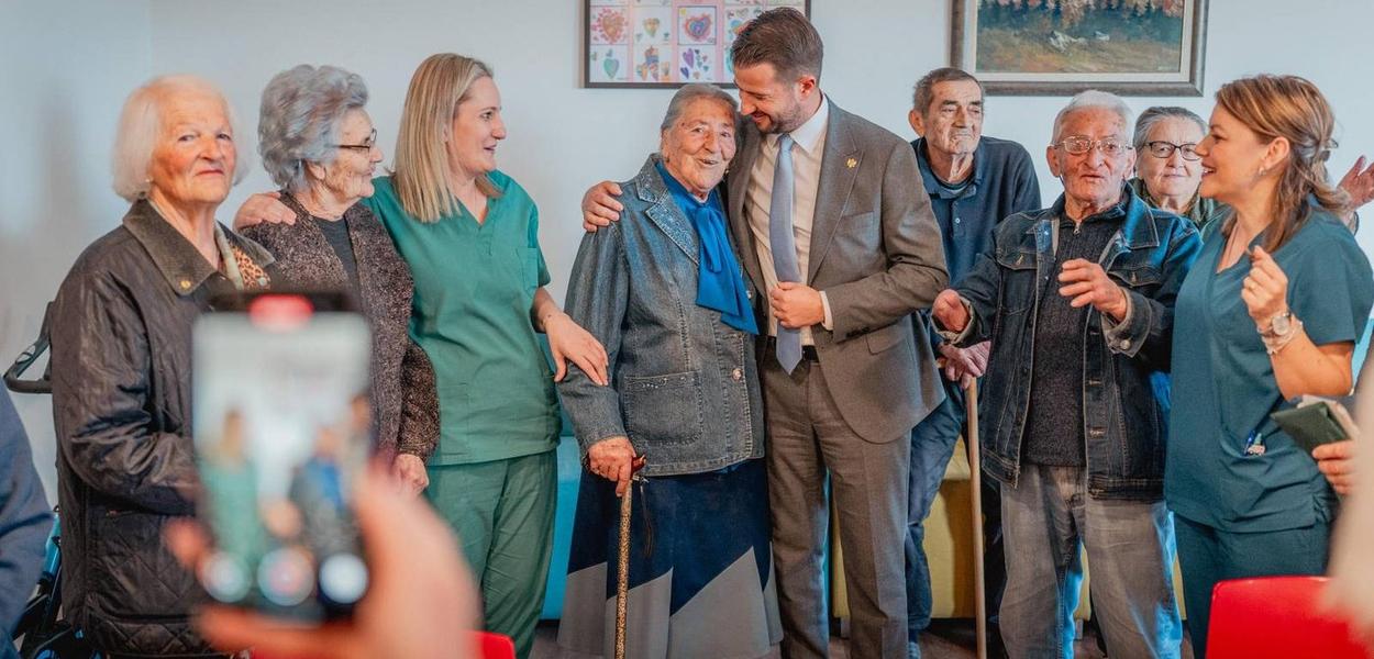 Milatović u Domu starih Podgorica (Foto: Kabinet predsjednika Crne Gore)