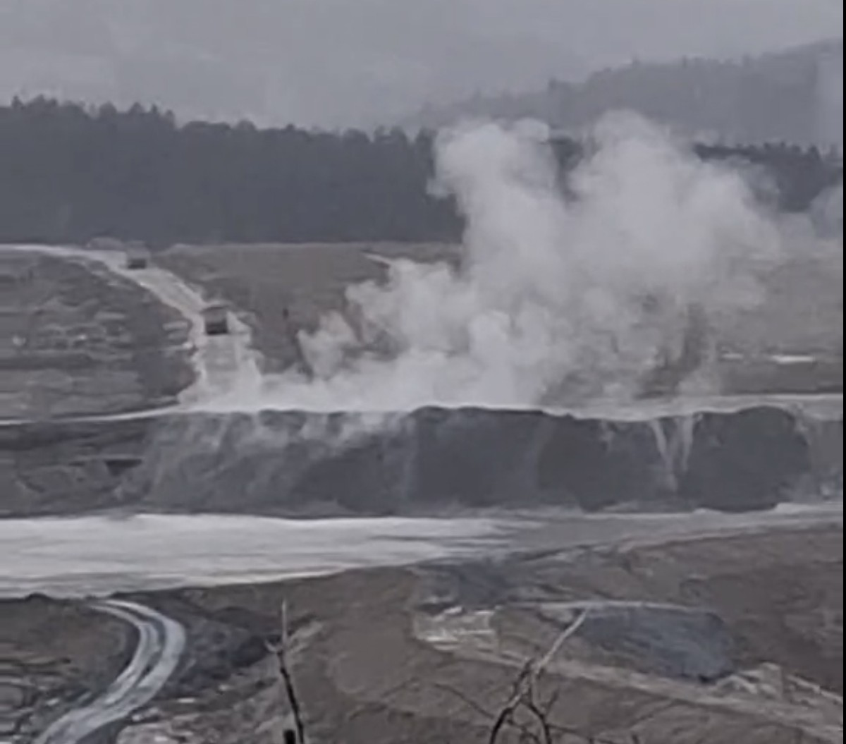 Deponovanje otpada iz Termoelektrane ostavlja ozbiljne ekološke posljedice (Foto: Stop kadar)
