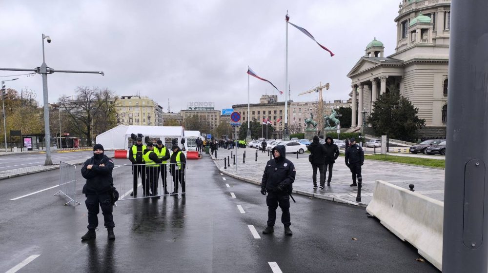 Uklonjeni šatori ispred Narodne skupštine u Beogradu (Foto: Džimi Rotinsulu)