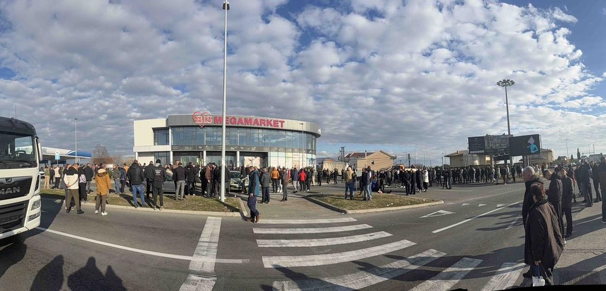 Blokada na kružnom toku (Foto: Portal ETV/T.K.)