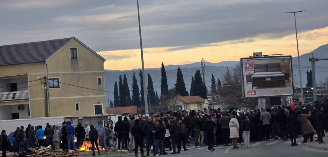 Blokada na kružnom toku (Foto: Privatna arhiva)