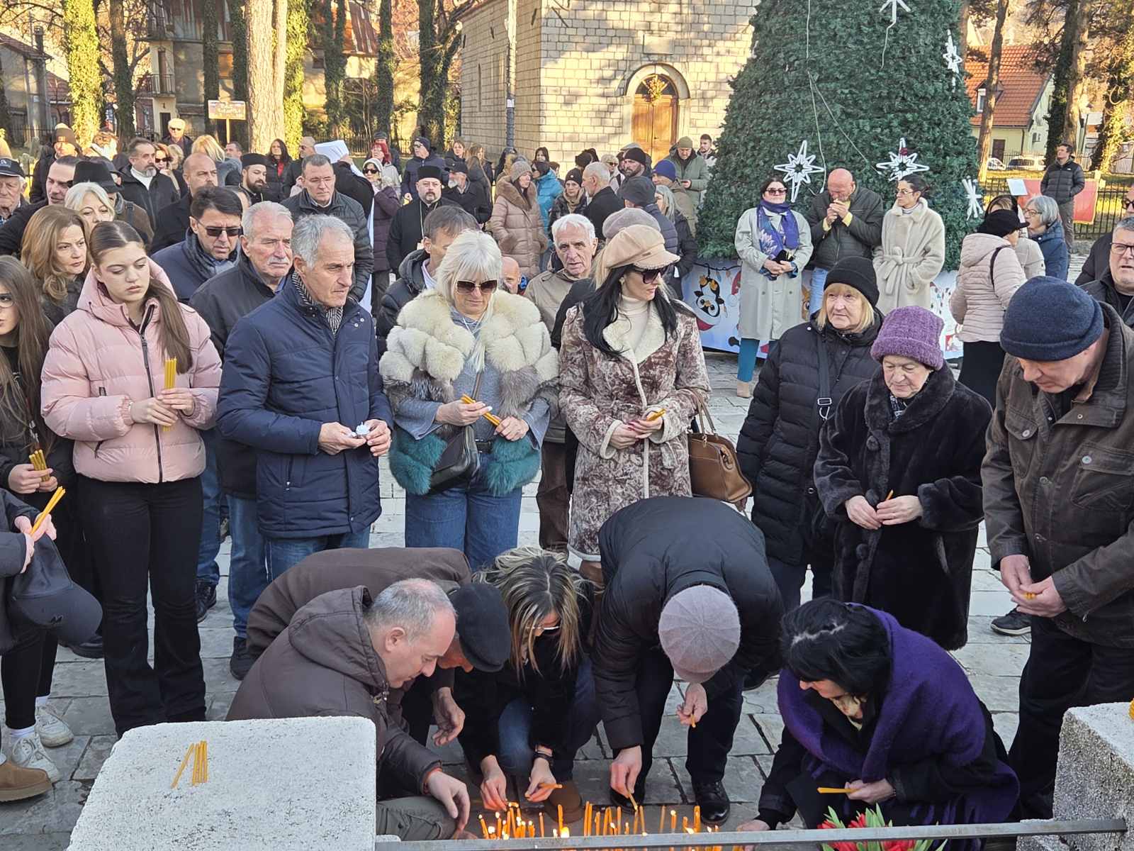Odavanje počasti žrtvama januarske tragedije na Cetinju 
