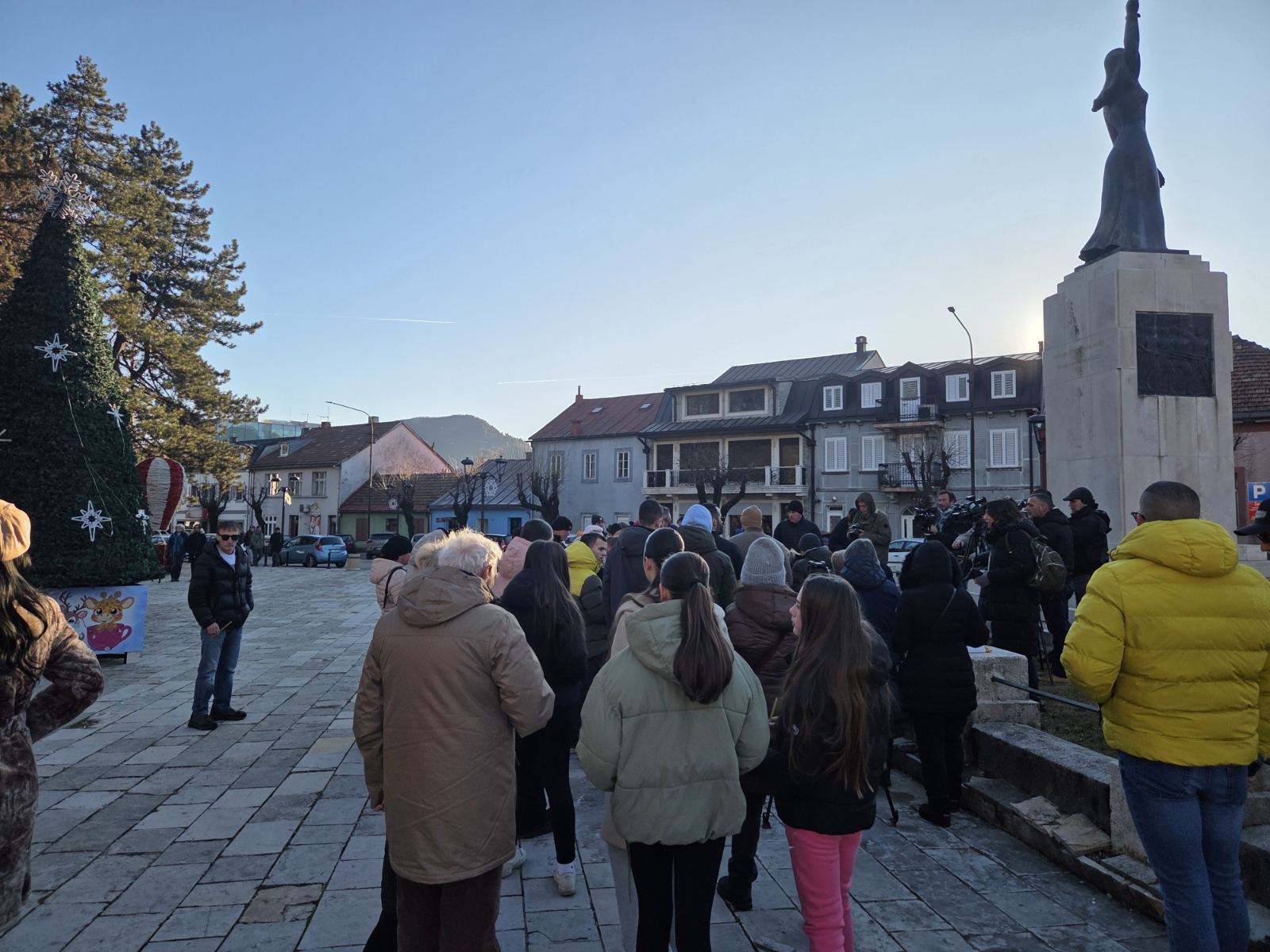 Odavanje počasti žrtvama januarske tragedije na Cetinju 