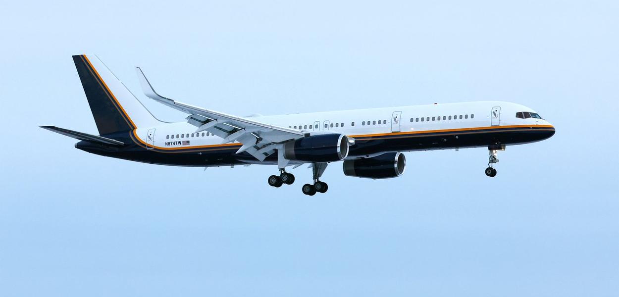 Avion koji prevozi uhapšenog predsjednika Venecuele Nikolasa Madura sletio je u bazu Nacionalne garde „Stjuart“ u Nubergu, u saveznoj američkoj državi Njujork (Foto: AP photo/Noah K. Murray)