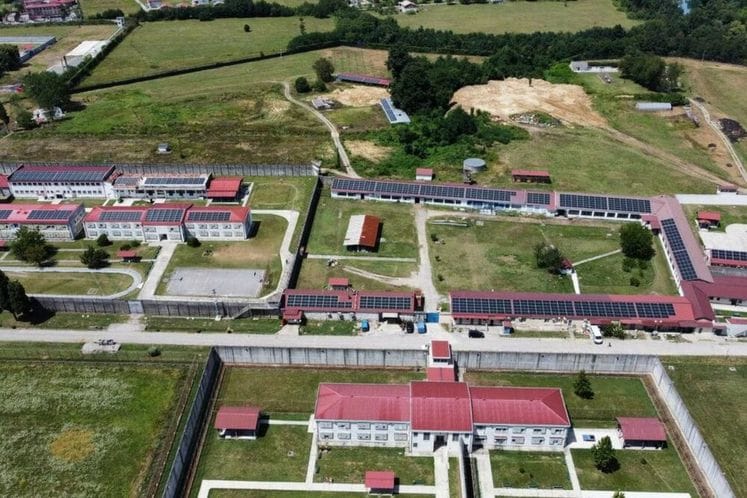 RAZLIČITI ARŠINI PREMA PRITVORENICIMA: Uiks (Foto: UGC )