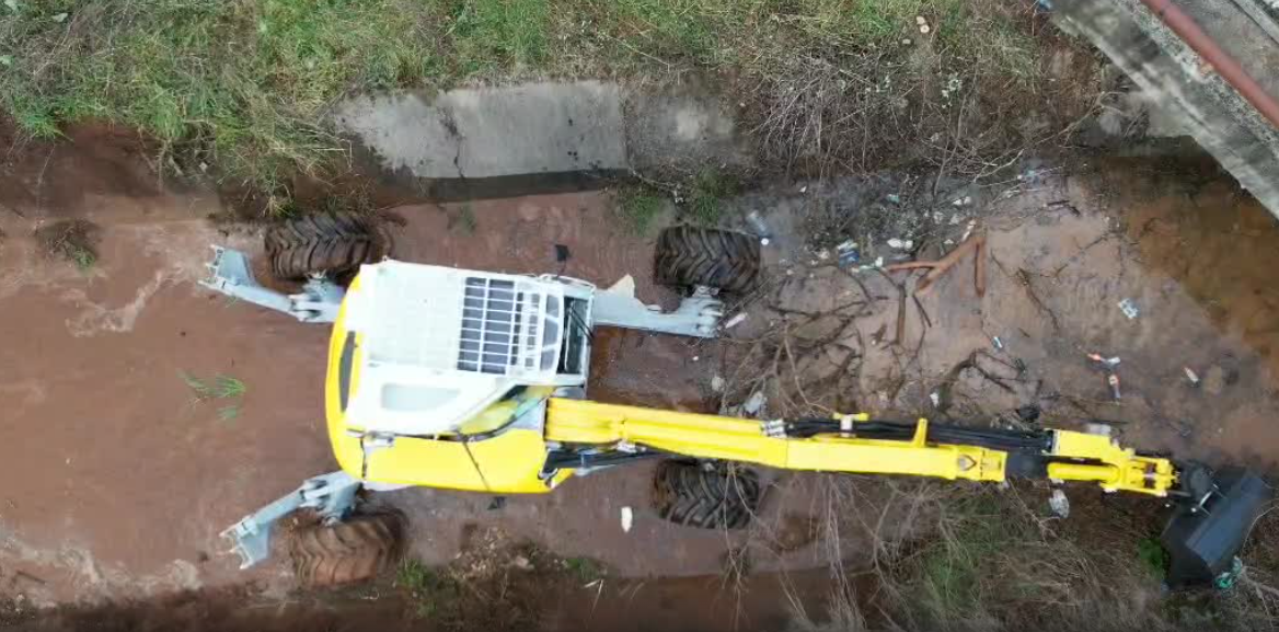 Počeli radovi na postavljanju pontonskog mosta na kanalu na Marezi (Foto: RTCG)