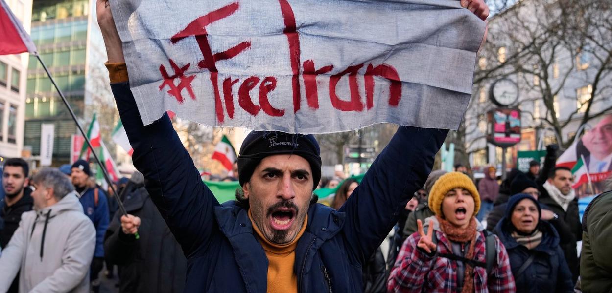 Protesti protiv iranskog režima u Njemačkoj (Foto: Ebrahim Noroozi)