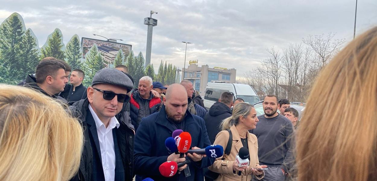 Milan Knežević na današnjoj blokadi (Foto: Portal ETV/Vjera Ljuljđuraj)