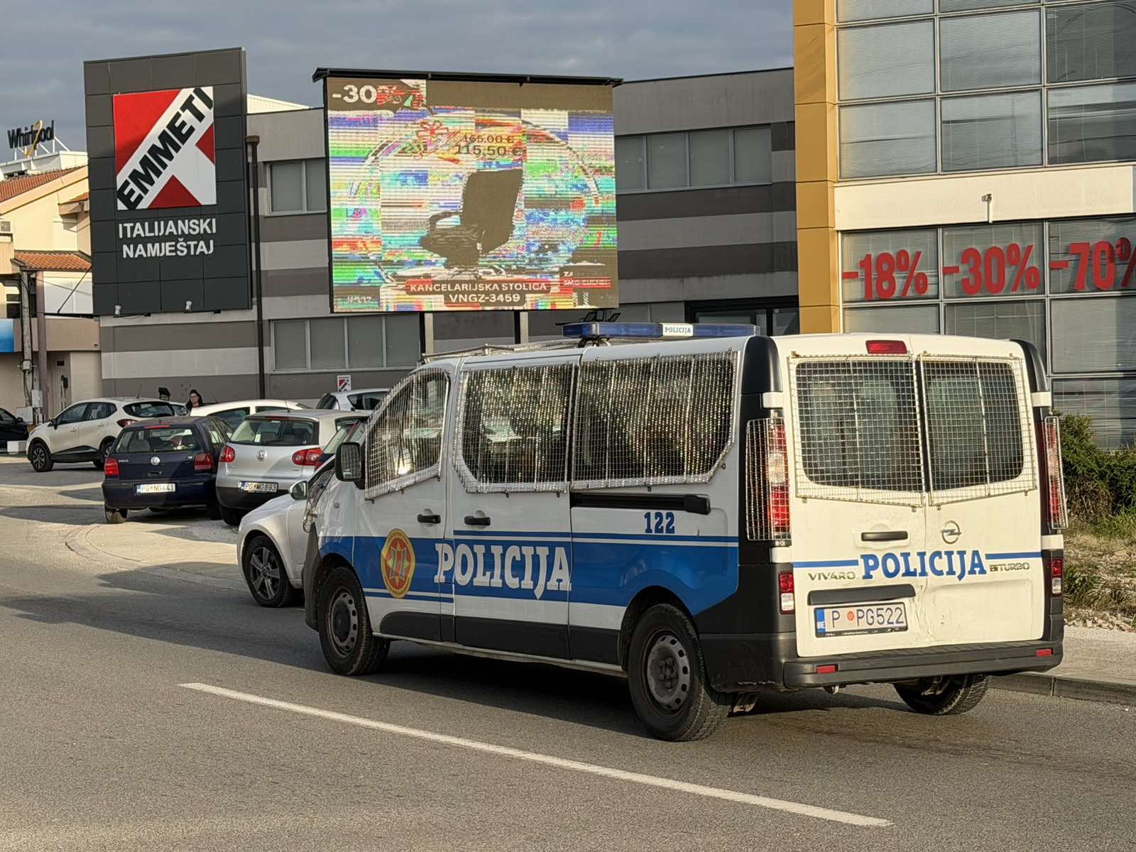 Blokada kružnog toka prema Cetinju