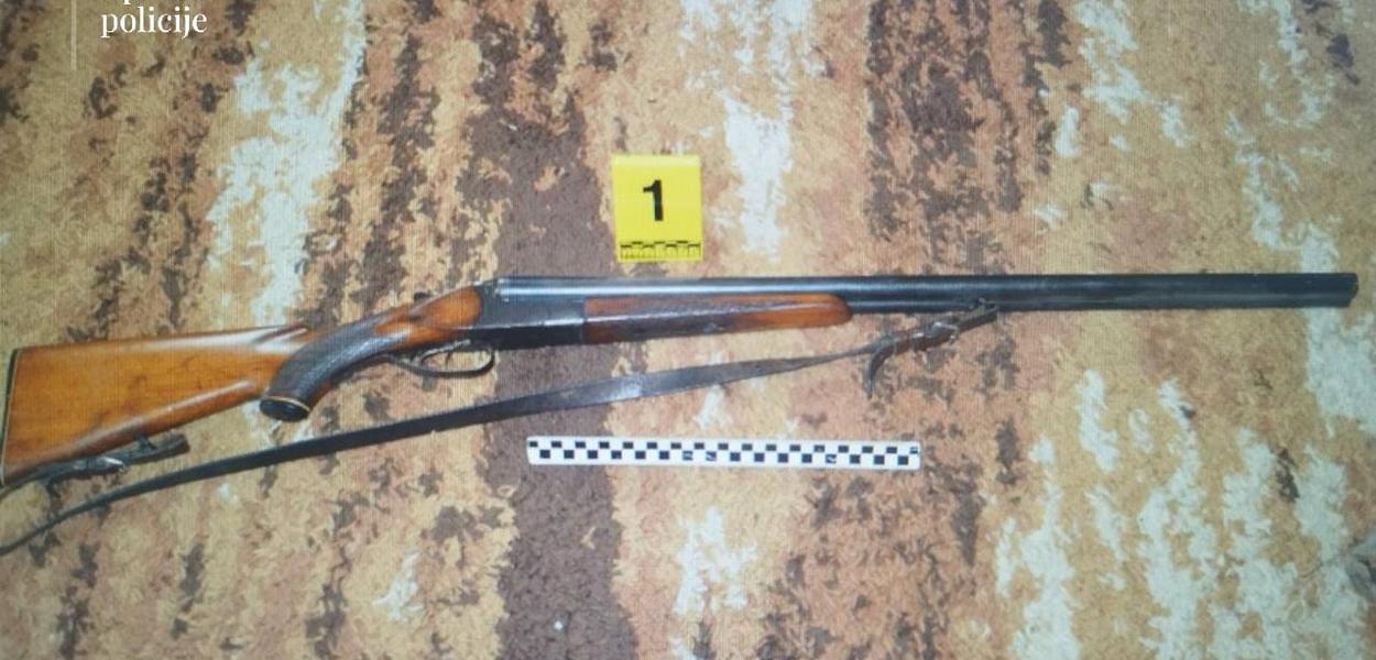Oduzeta puška (Foto: Uprava policije)
