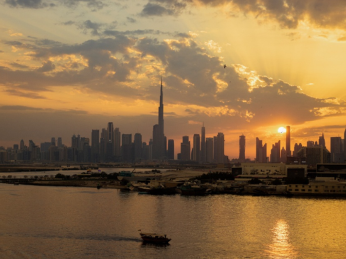 Pogled na Burj Khalifa sa Dubai Creek-a