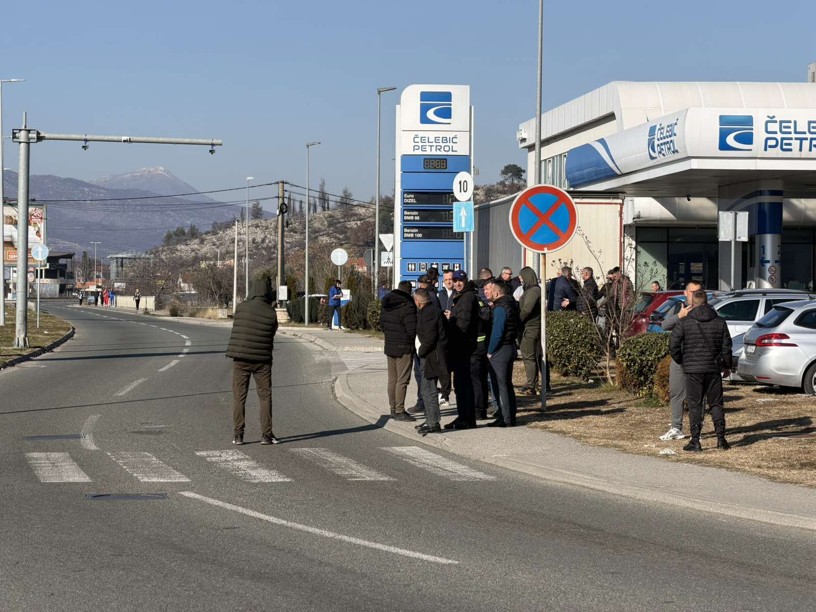 Blokada na kružnom toku ka Aerodromu