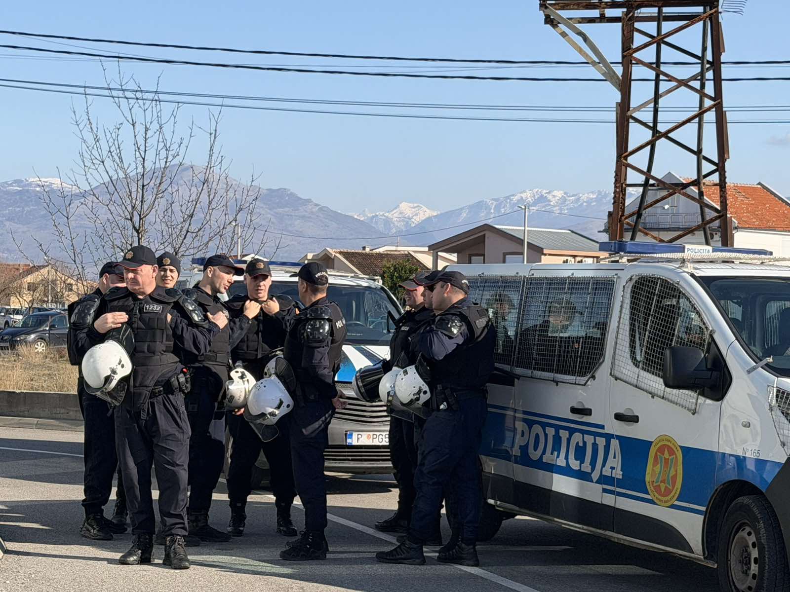 Blokada na kružnom toku ka Aerodromu