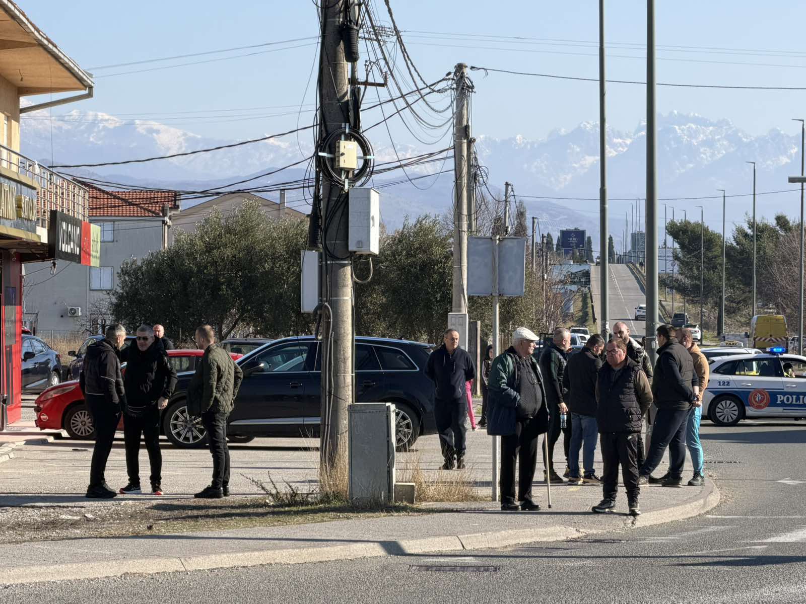 Blokada na kružnom toku ka Aerodromu