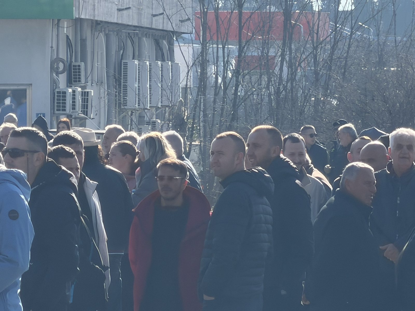 Blokada na kružnom toku ka Aerodromu