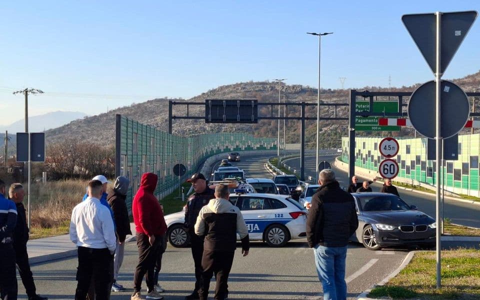 Sa današnje blokade (Foto: Pobjeda/Mara Babović)