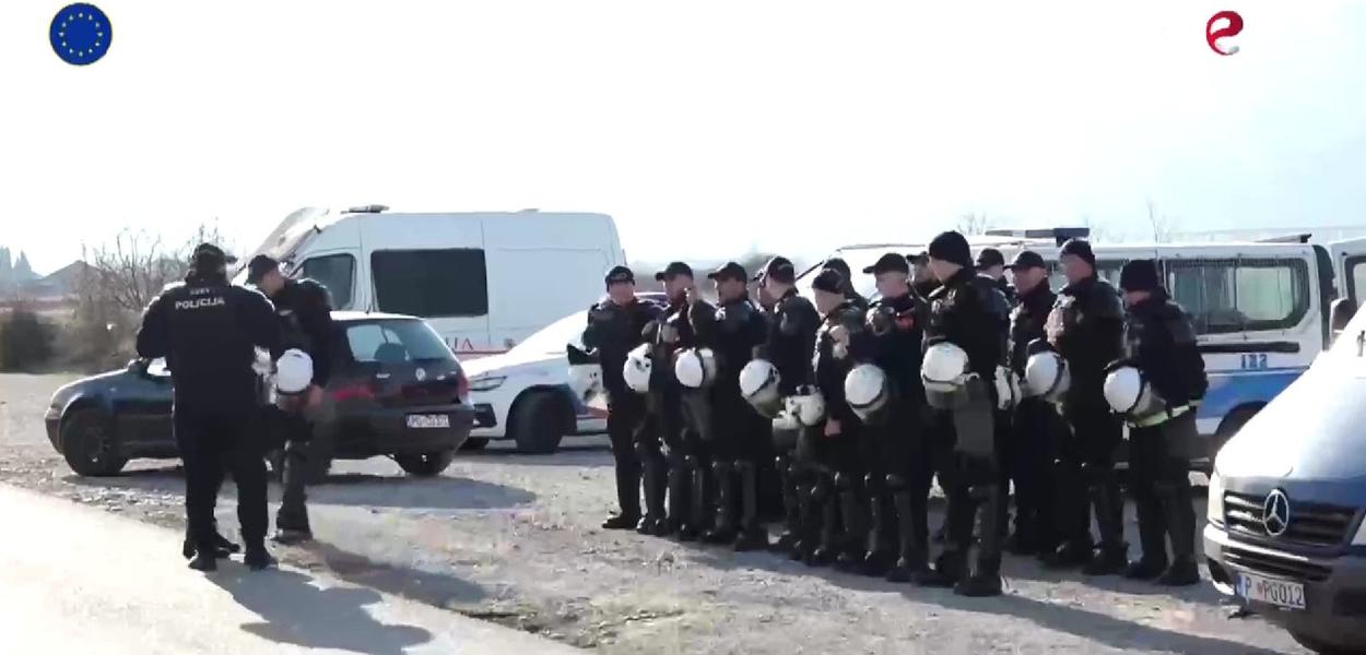 Policija u Botunu (Foto: ETV)