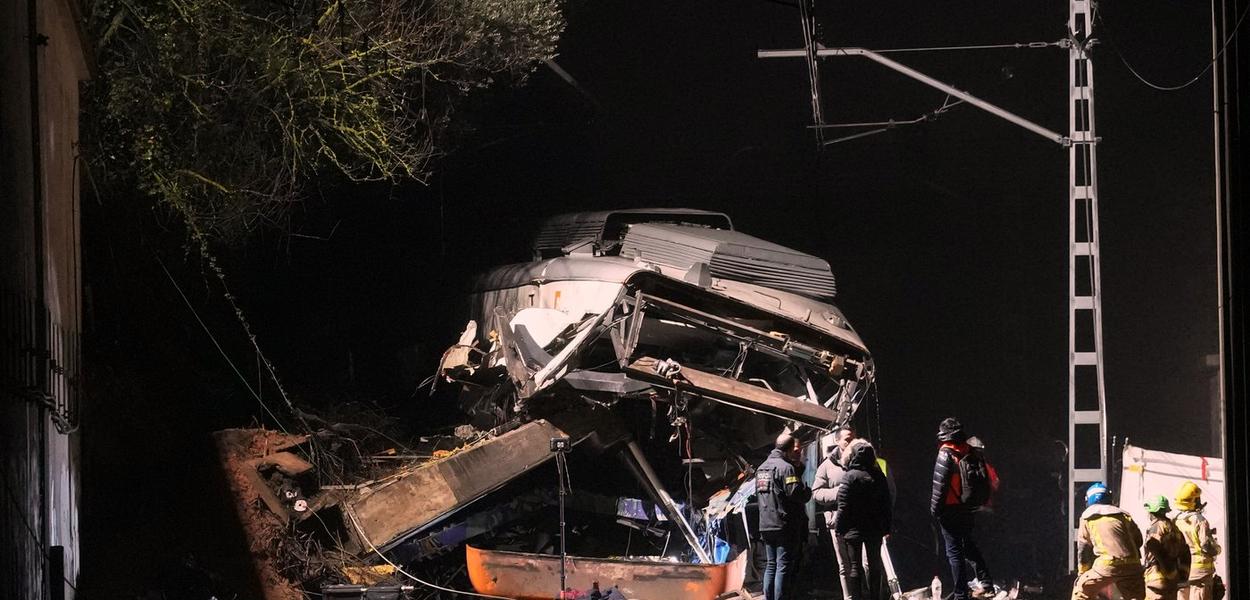 Željeznička nesreća u Španiji (Foto: AP Photo / Joan Mateu Parra)