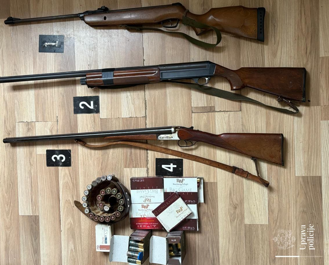 Oduzeto oružje i municija (Foto: Uprava policije)