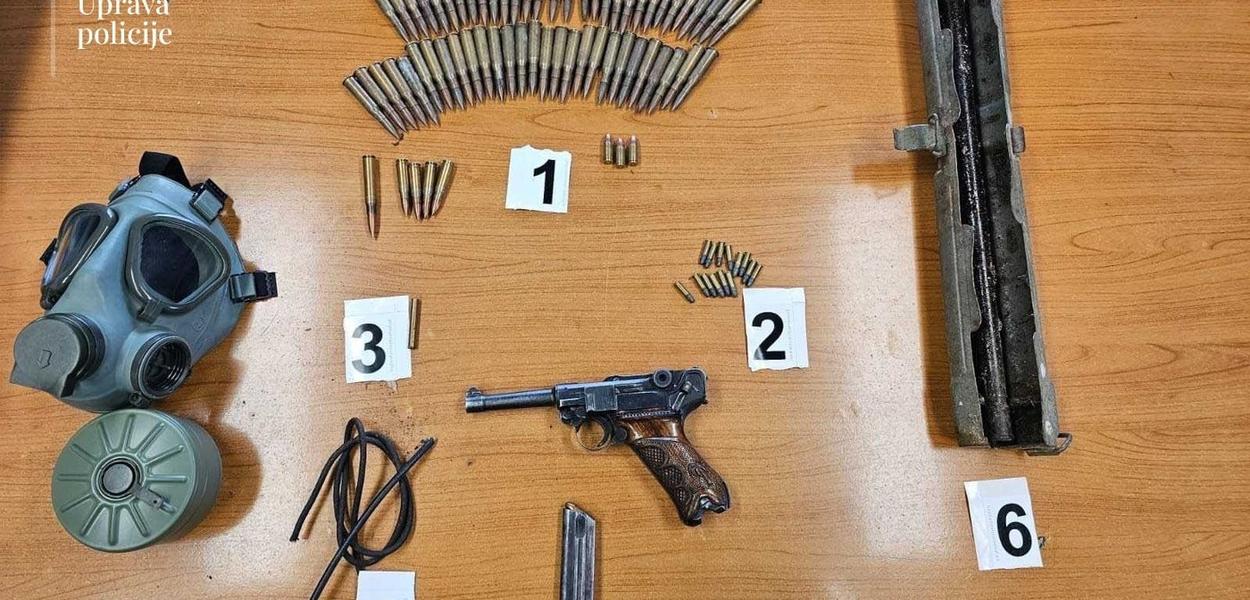 Pronađeno oružje (Foto: Uprava policije)