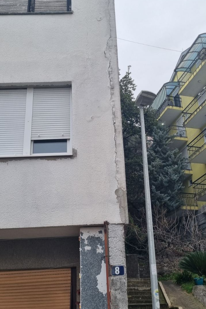 Zgrada u Ulici Orjenski bataljon (Foto: Novski portal)