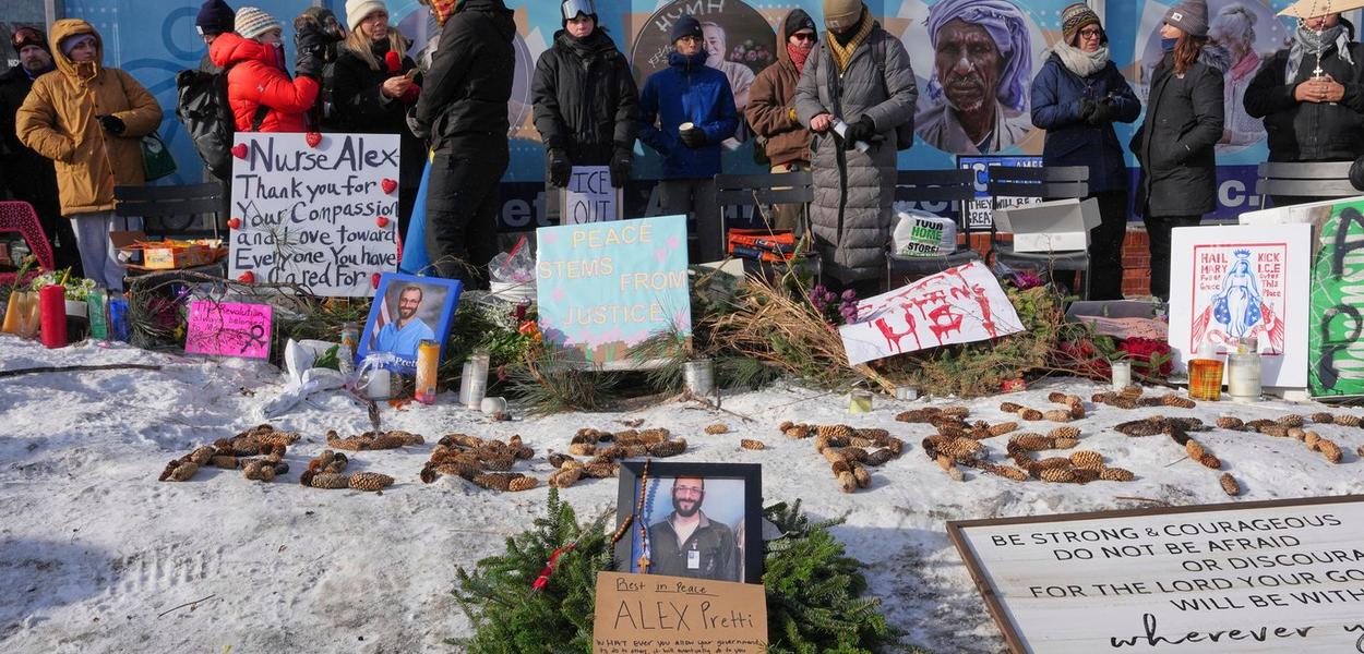 Sa mjesta gdje je ubijen Aleks Preti, 25. januar 2026. (Foto: AP Photo/Adam Gray)