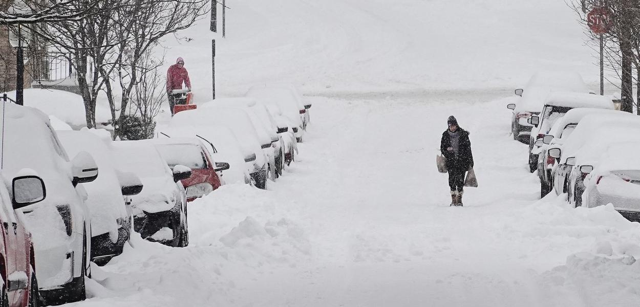 Sniježna oluja u Sinsinatiju, Ohajo, 26. januar (Foto: AP Photo/Joshua A. Bickel)