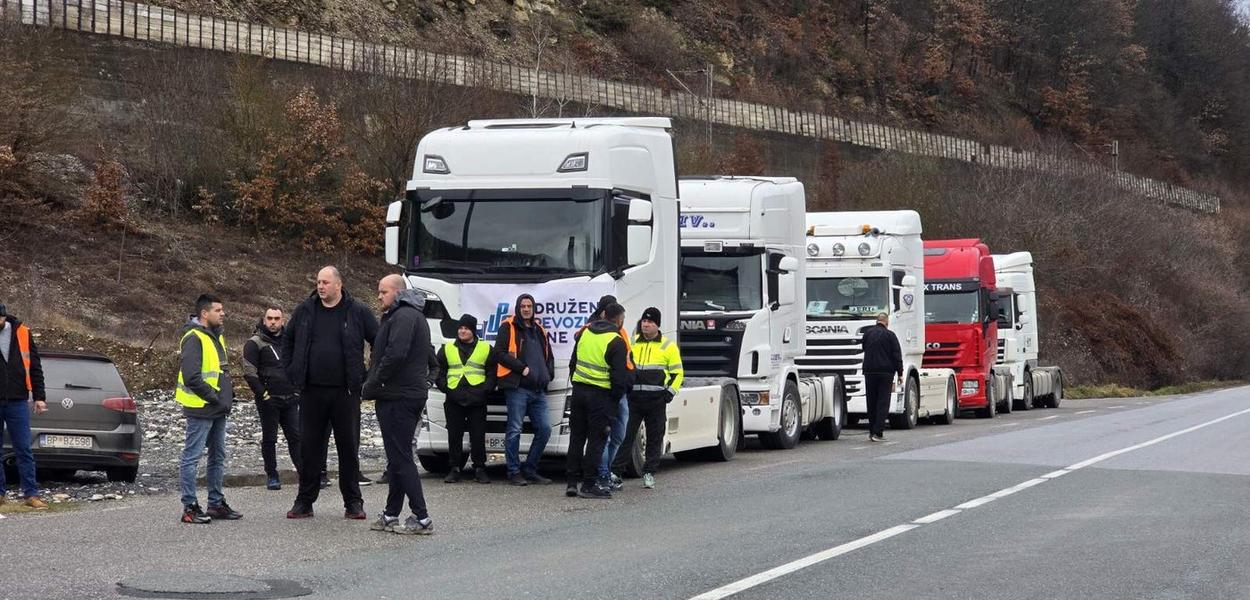 Blokada granica (Foto: Portal ETV/Arnela Hajdarpašić)