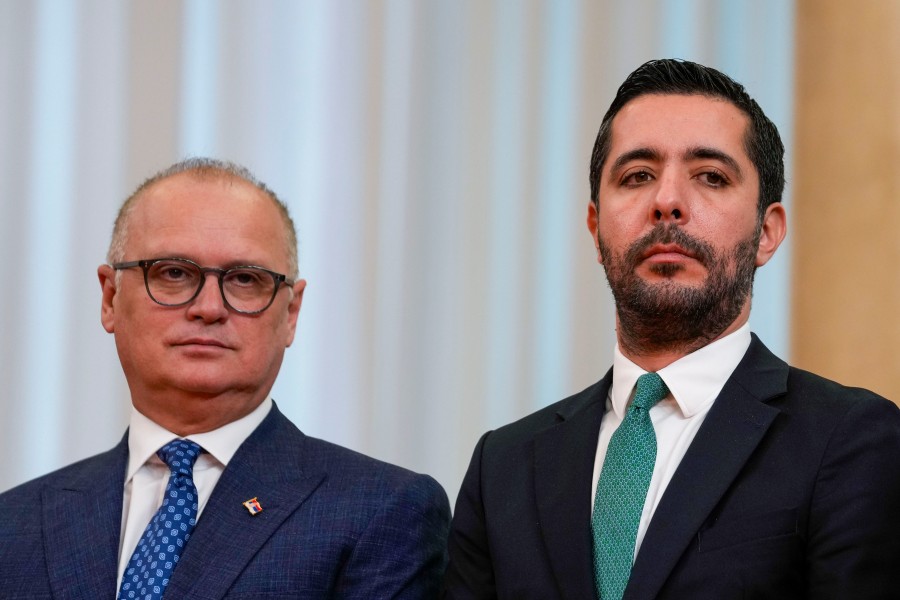 Vesić i Momirović (Foto: AP Photo/Darko Vojinović)