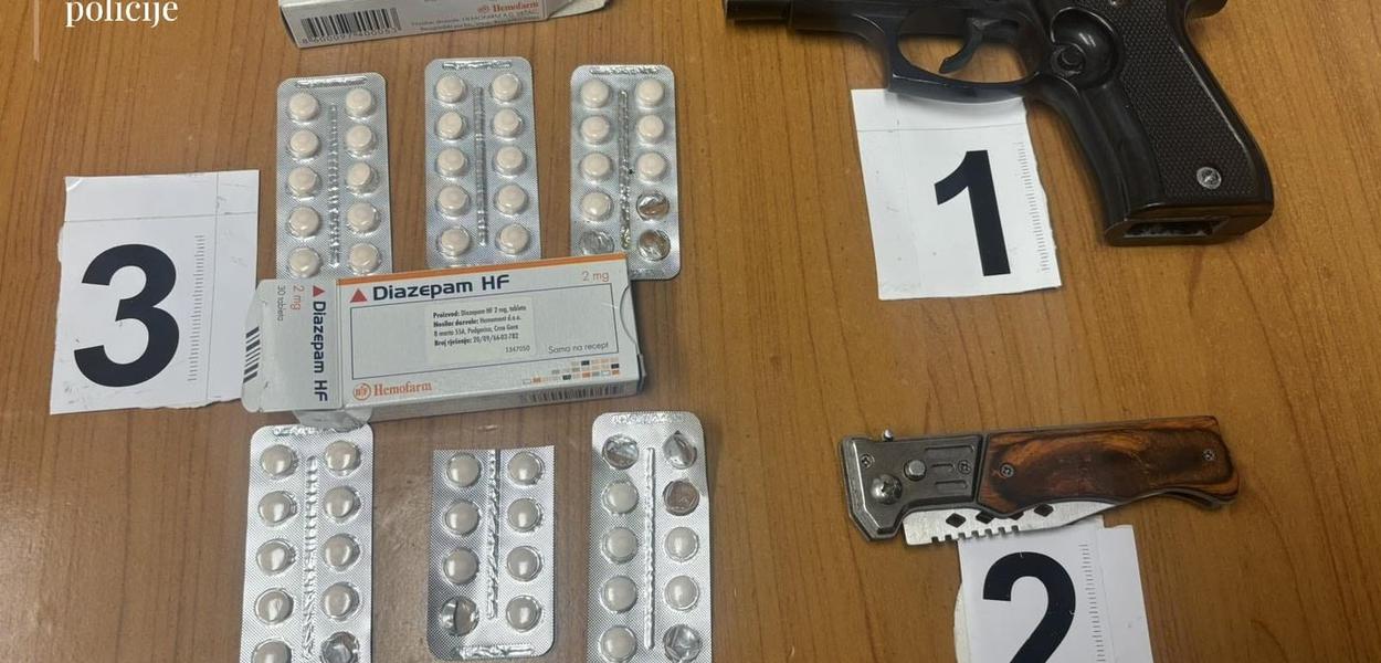 Pronađeni predmeti (Foto: Uprava policije)