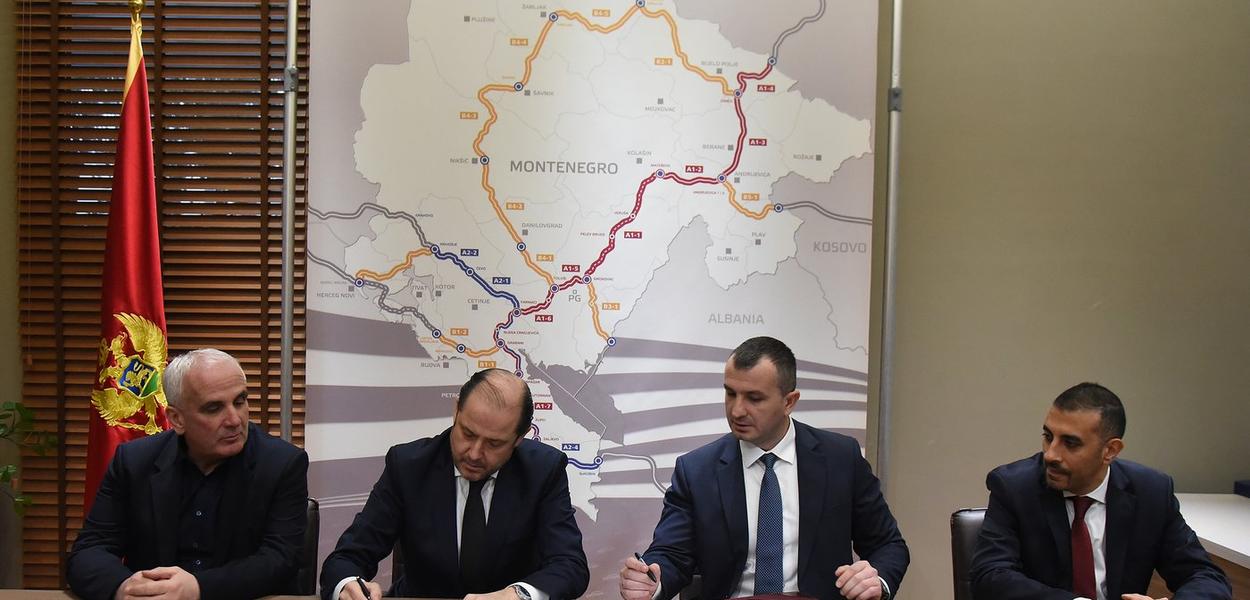 Sa potpisivanja ugovora (Foto: Monteput)