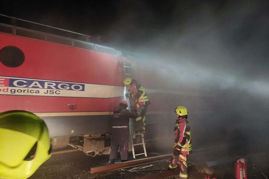 Gorjela lokomotiva teretnog voza (Foto: Služba zaštite i spašavanja Bijelo Polje)