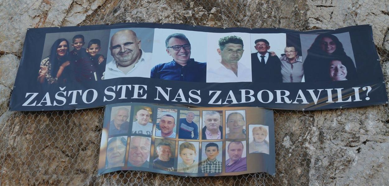 ZA POLITIČARE ŽRTVE SU NEVIDLJIVE: Plakat koji opominje, mjesecima je okačen na Kruševom ždrijelu