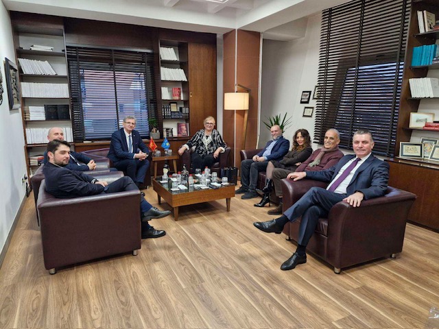 Camaj na sastancima u Prištini