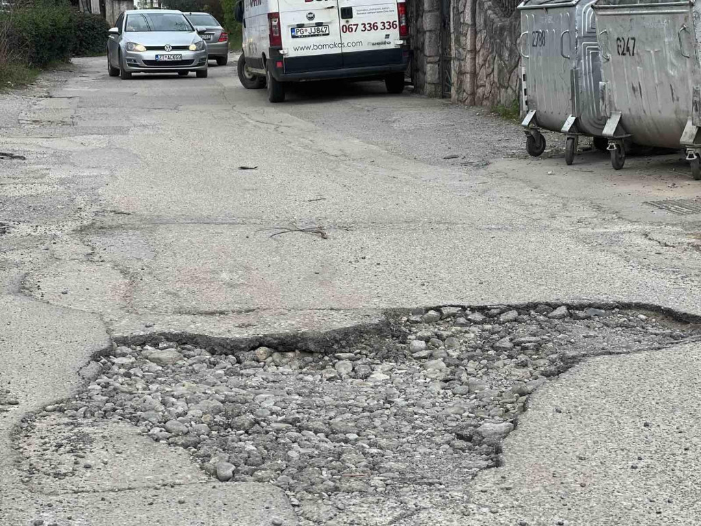 Ulica Ksenije Cicvarić u lošem stanju (Foto: Dan/M. Vujisić)
