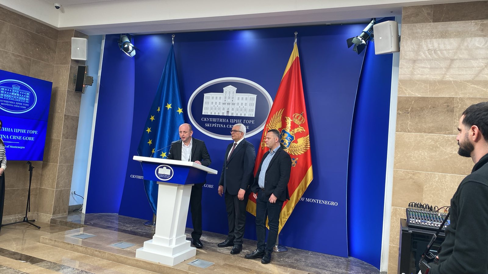 Knežević i Mandić na pressu